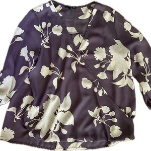 Elegant Floral V-Neck Blouse in Purple and Cream